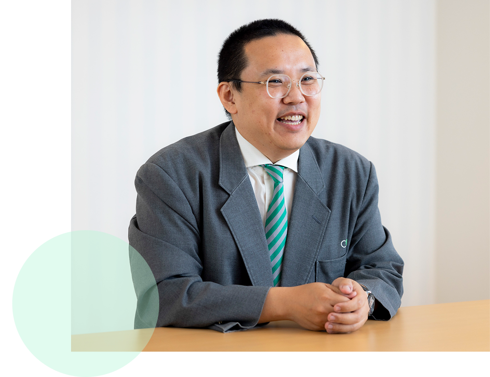 スタッフインタビュー